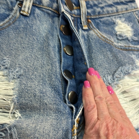 Signature8 Destroyed Five Pocket Button Fly Shorts Small - Picture 6 of 6